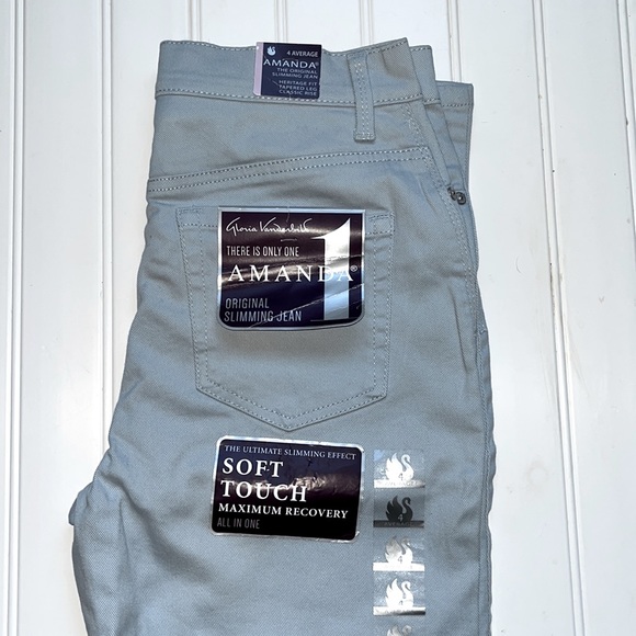 Women’s Gloria Vanderbilt Gray Tapered Leg Classic Rise Jeans – Regular Sizes, New With Tags